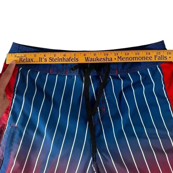 Chicago Cubs MLB Board Shorts Mens Red Blue Striped Size 32 Zip Pocket - Picture 8 of 15
